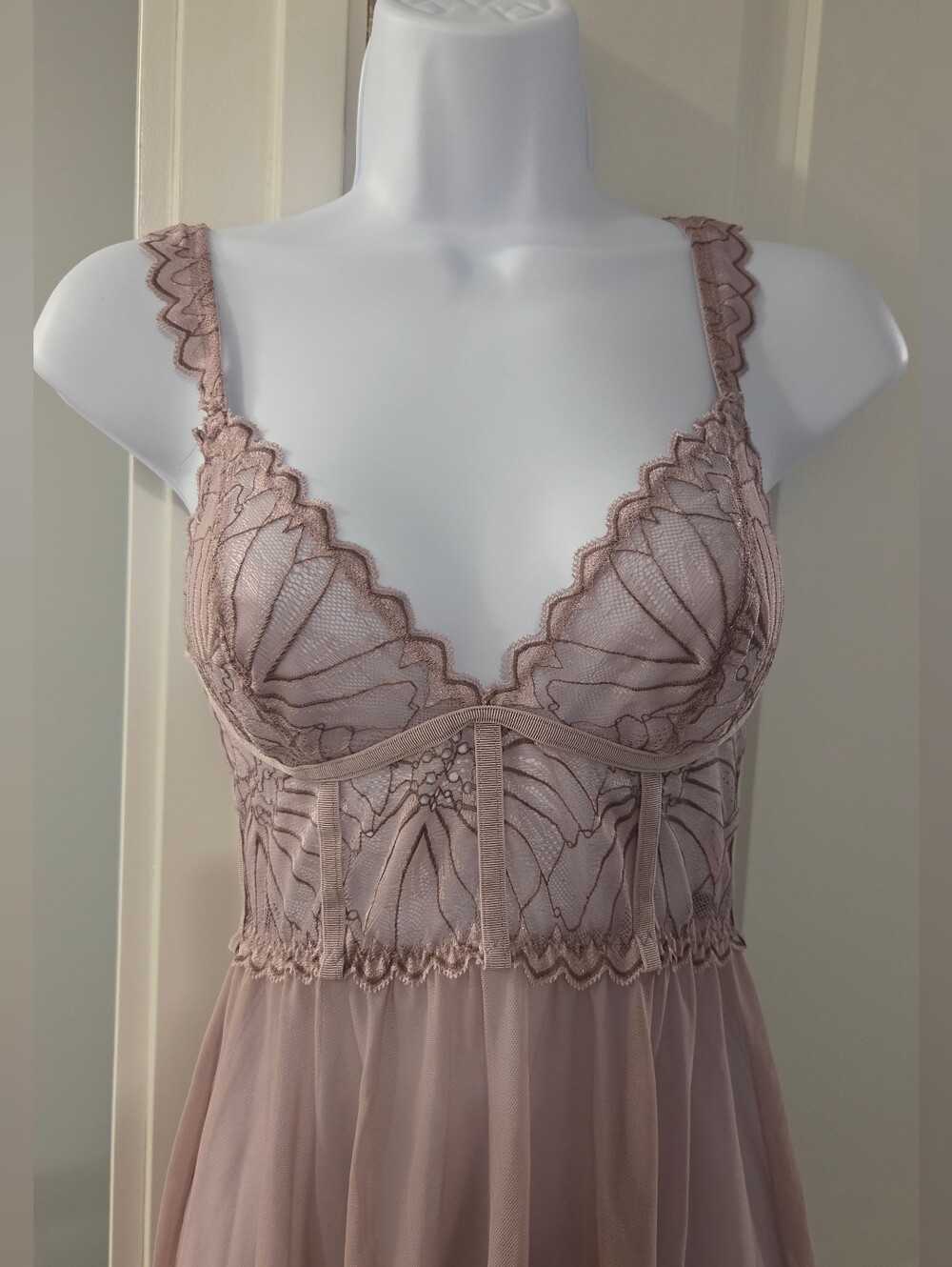 La Vie En Rose Floral Lace and Mesh Babydoll In Dusty Rose - Picture 5 of 11
